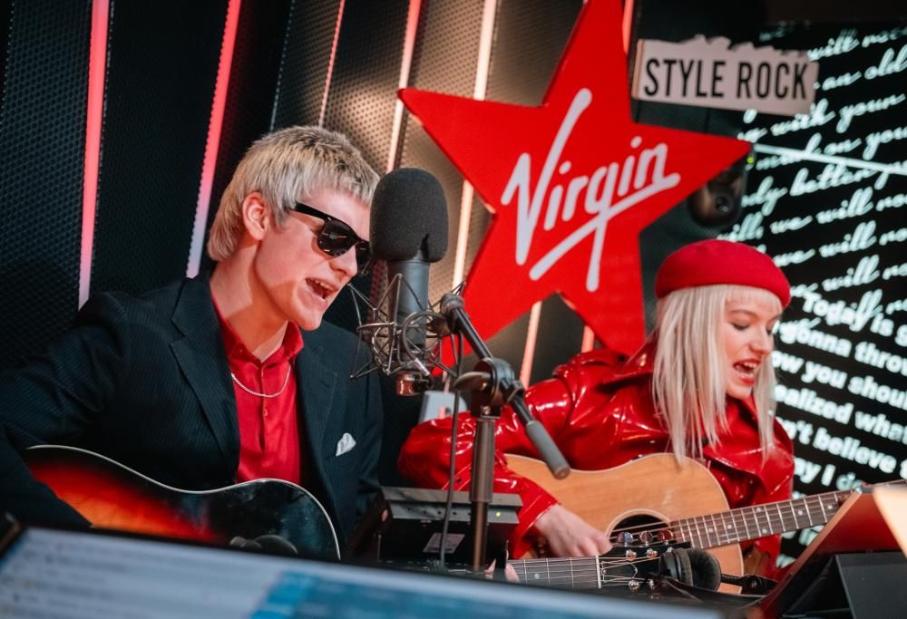 The Molotovs: le foto più belle dell'intervista e del live acustico a Virgin Radio