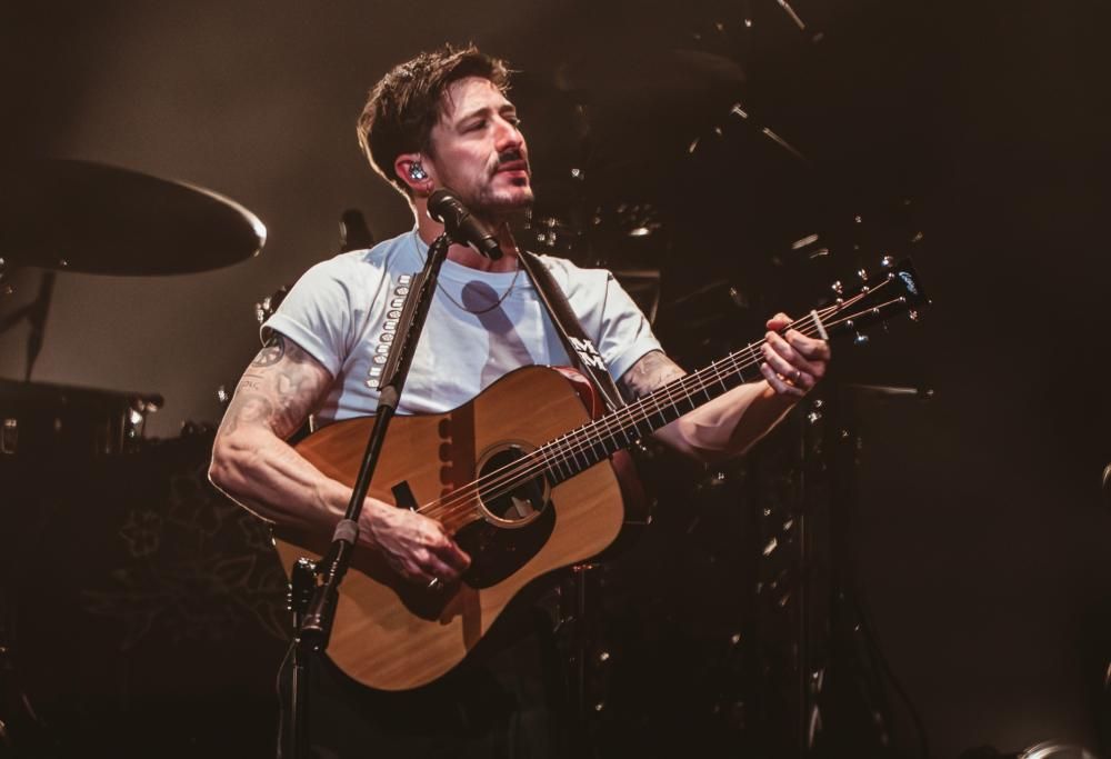 Mumford & Sons: le foto più belle e la scaletta del concerto a Bologna