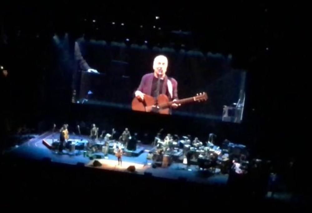 Paul Simon odia suonare The 59th Street Bridge Song (Feelin 'Groovy). L'esibizione al Moda Center di Portland